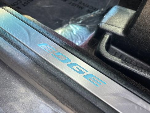 Used 2019 Ford Edge Titanium w/ Equipment Group 301A AWD/4WD image 13