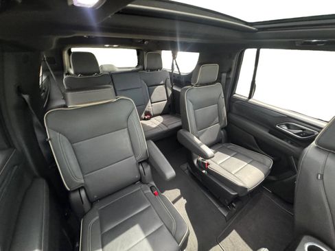 Used 2024 GMC Yukon XL SLT w/ SLT Luxury Package AWD/4WD image 17