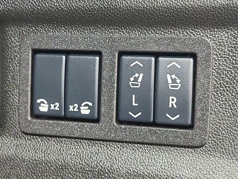 Used 2025 GMC Yukon XL Denali AWD/4WD image 49