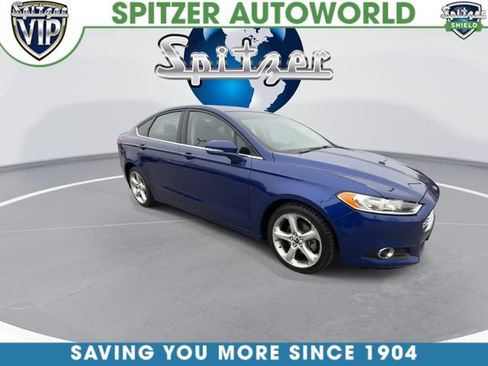 Used 2016 Ford Fusion SE w/ Equipment Group 201A FWD image 2