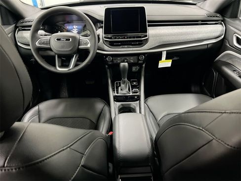 New 2026 Jeep Compass Latitude image 10