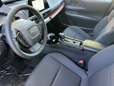 Used 2025 Toyota Prius Plug-In Hybrid FWD image 4