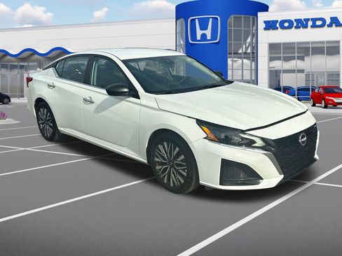 Used 2025 Nissan Altima 2.5 SV FWD image 1