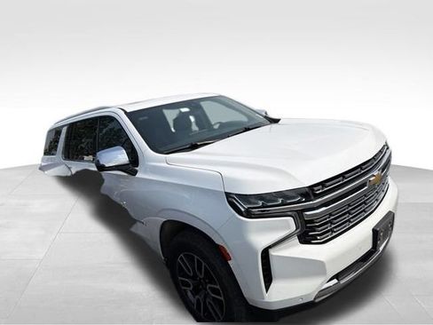 Used 2022 Chevrolet Suburban Premier AWD/4WD image 6