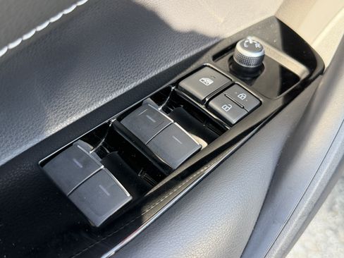Used 2021 Toyota Corolla SE w/ Carpet Mat Package (TMS) FWD image 14