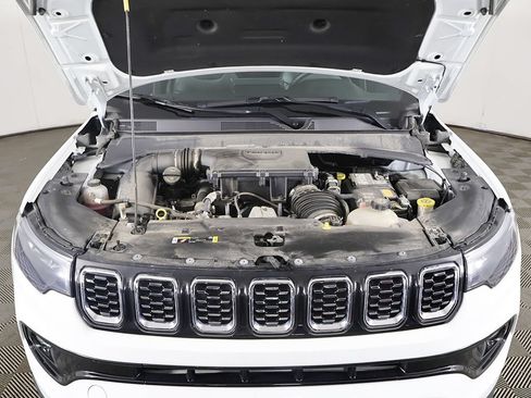 Used 2025 Jeep Compass Limited AWD/4WD image 17
