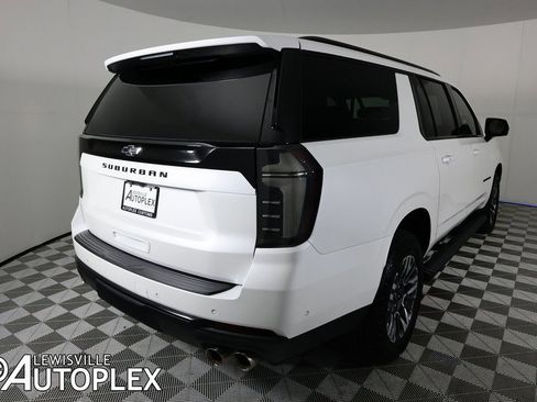 Used 2025 Chevrolet Suburban Z71 w/ Comfort Package image 5