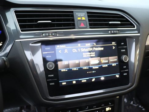 Used 2022 Volkswagen Tiguan SE AWD/4WD image 13