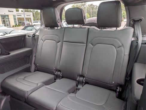 Used 2024 Land Rover Defender 130 V8 image 32