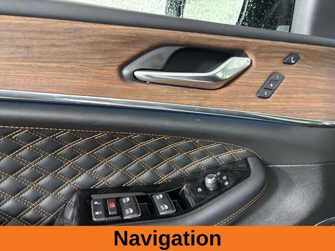 Used 2025 Jeep Grand Cherokee Summit image 9