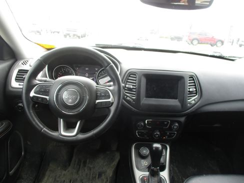 Used 2017 Jeep Compass Latitude w/ Popular Equipment Group image 8