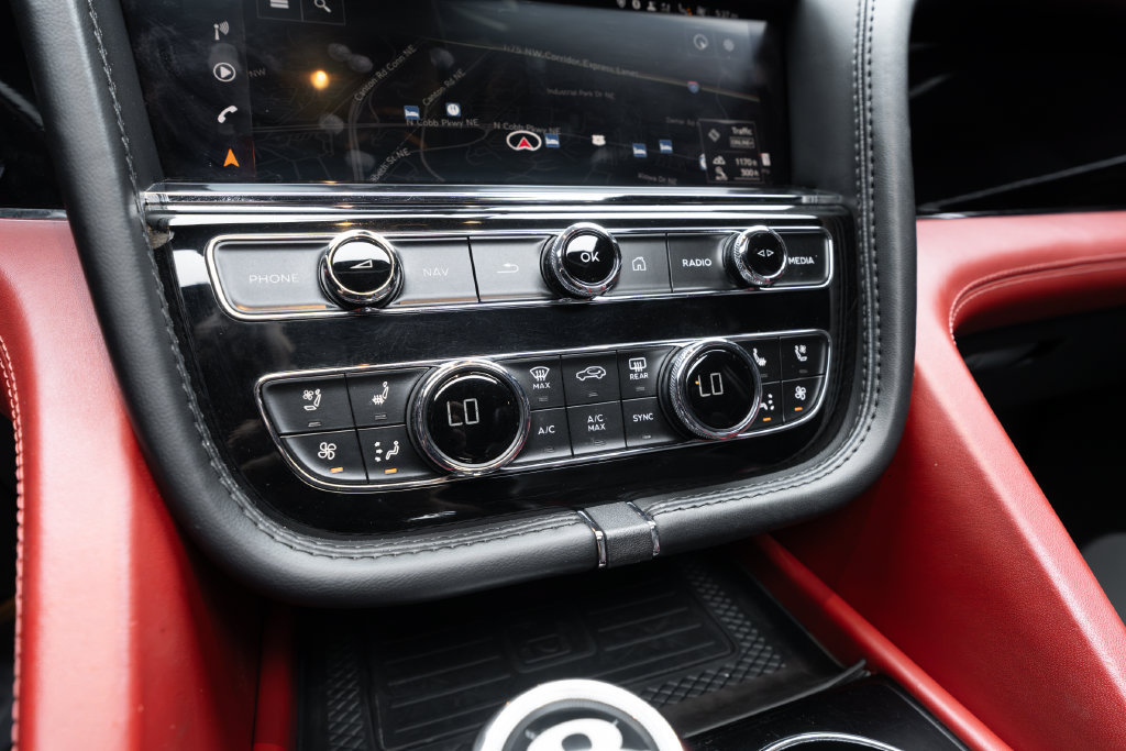 Used 2022 Bentley Bentayga AWD/4WD image 36