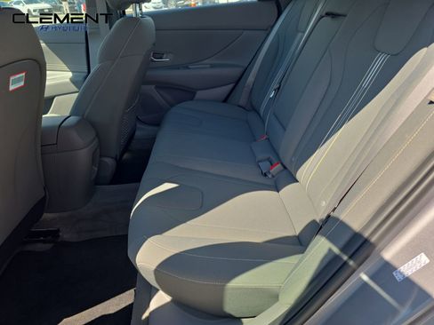 New 2025 Hyundai Elantra SEL image 30