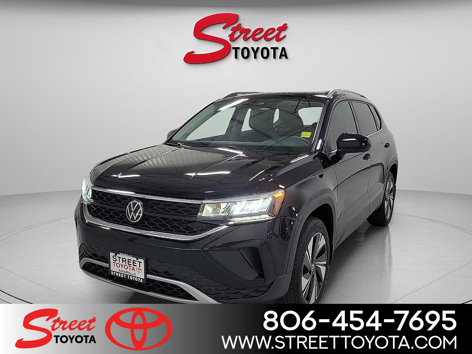Used 2024 Volkswagen Taos SE AWD/4WD image 1