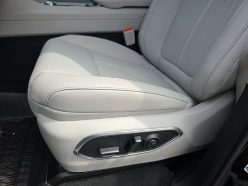 New 2026 Jeep Grand Wagoneer L Limited AWD/4WD image 25