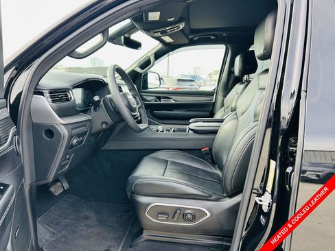 Used 2023 Jeep Wagoneer Series II w/ Convenience Group I image 3