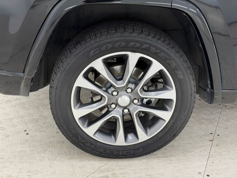 Used 2017 Jeep Grand Cherokee Overland AWD/4WD image 12