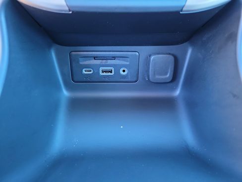 Used 2024 GMC Terrain Denali w/ Black Diamond Edition image 13