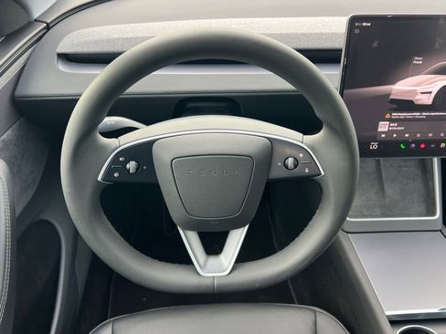 Used 2026 Tesla Model Y Premium image 18