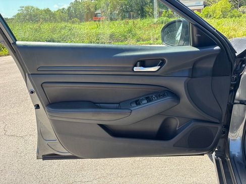 Used 2022 Nissan Altima 2.5 SR image 12