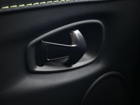 Used 2023 Aston Martin V8 Vantage Coupe RWD image 26
