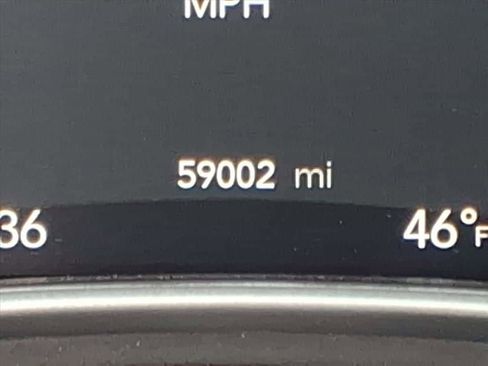 Used 2024 Chrysler Pacifica Touring-L image 21