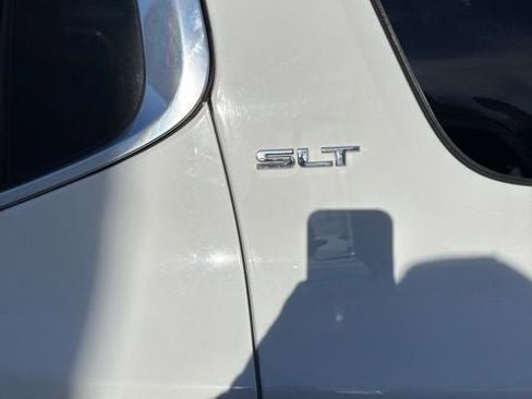 Used 2019 GMC Acadia SLT image 16