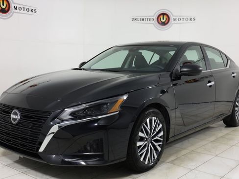 Used 2025 Nissan Altima 2.5 SV FWD image 5