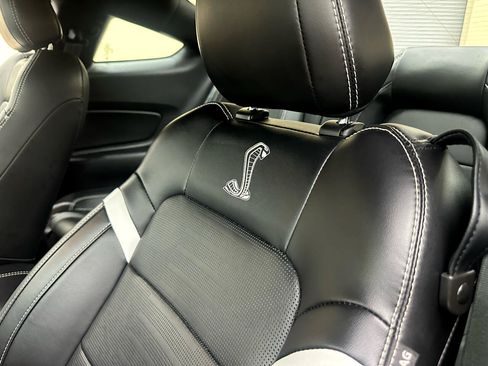 Used 2020 Ford Mustang Shelby GT500 w/ Technology Package image 27