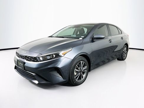 Used 2023 Kia Forte LXS image 3