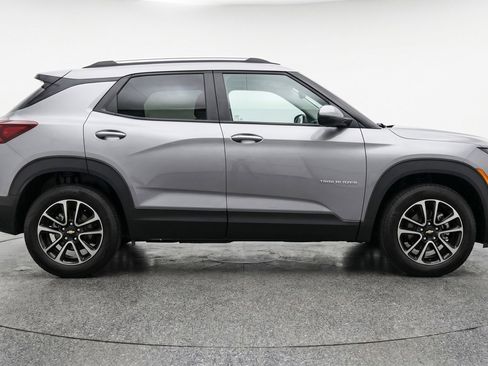 Used 2025 Chevrolet TrailBlazer LT FWD image 11