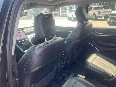 Used 2023 Jeep Grand Cherokee L Limited AWD/4WD image 15