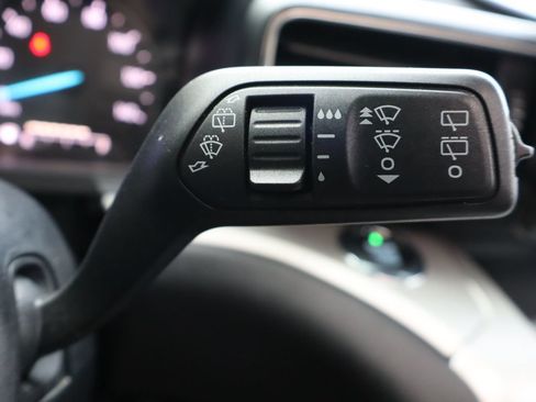 Used 2021 Ford Explorer XLT w/ Equipment Group 202A AWD/4WD image 34
