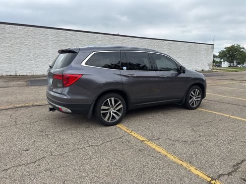 Used 2017 Honda Pilot Touring image 29
