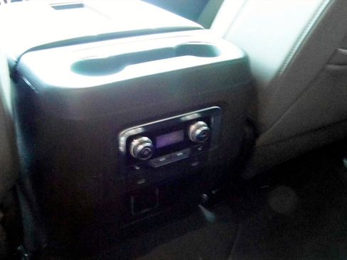 Used 2021 GMC Yukon SLT w/ SLT Premium Package image 14