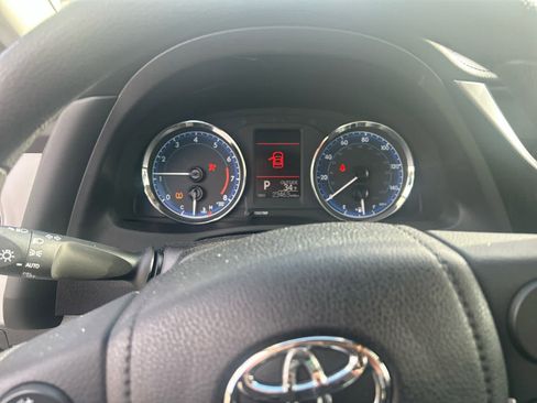 Used 2017 Toyota Corolla LE image 5