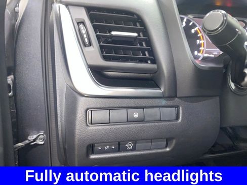 Used 2023 Nissan Rogue SV image 11