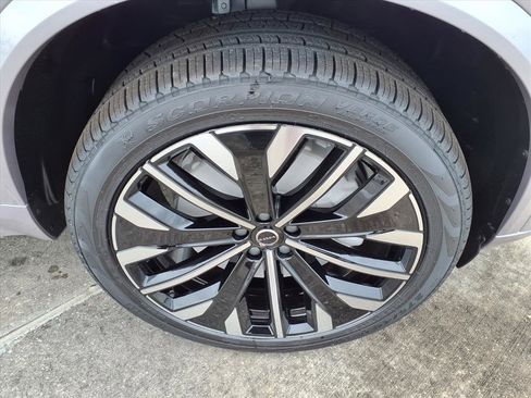 New 2026 Volvo XC90 B6 Plus w/ Protection Package Premier image 9