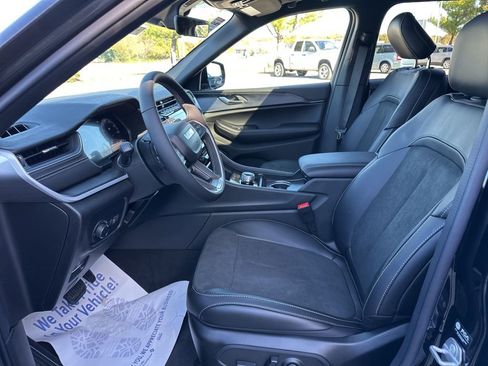 New 2025 Jeep Grand Cherokee Altitude image 61