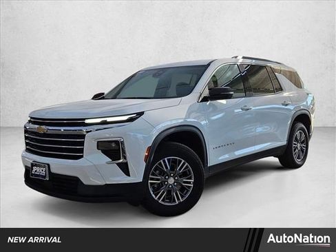 Used 2026 Chevrolet Traverse LT image 1