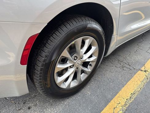 New 2026 Chrysler Pacifica Limited image 14