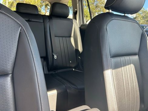 Used 2022 Volkswagen Tiguan SE image 36