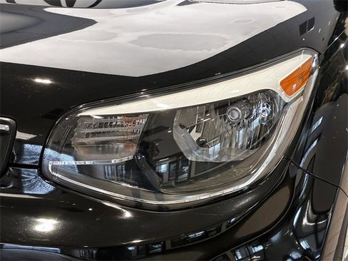 Used 2017 Kia Soul image 6