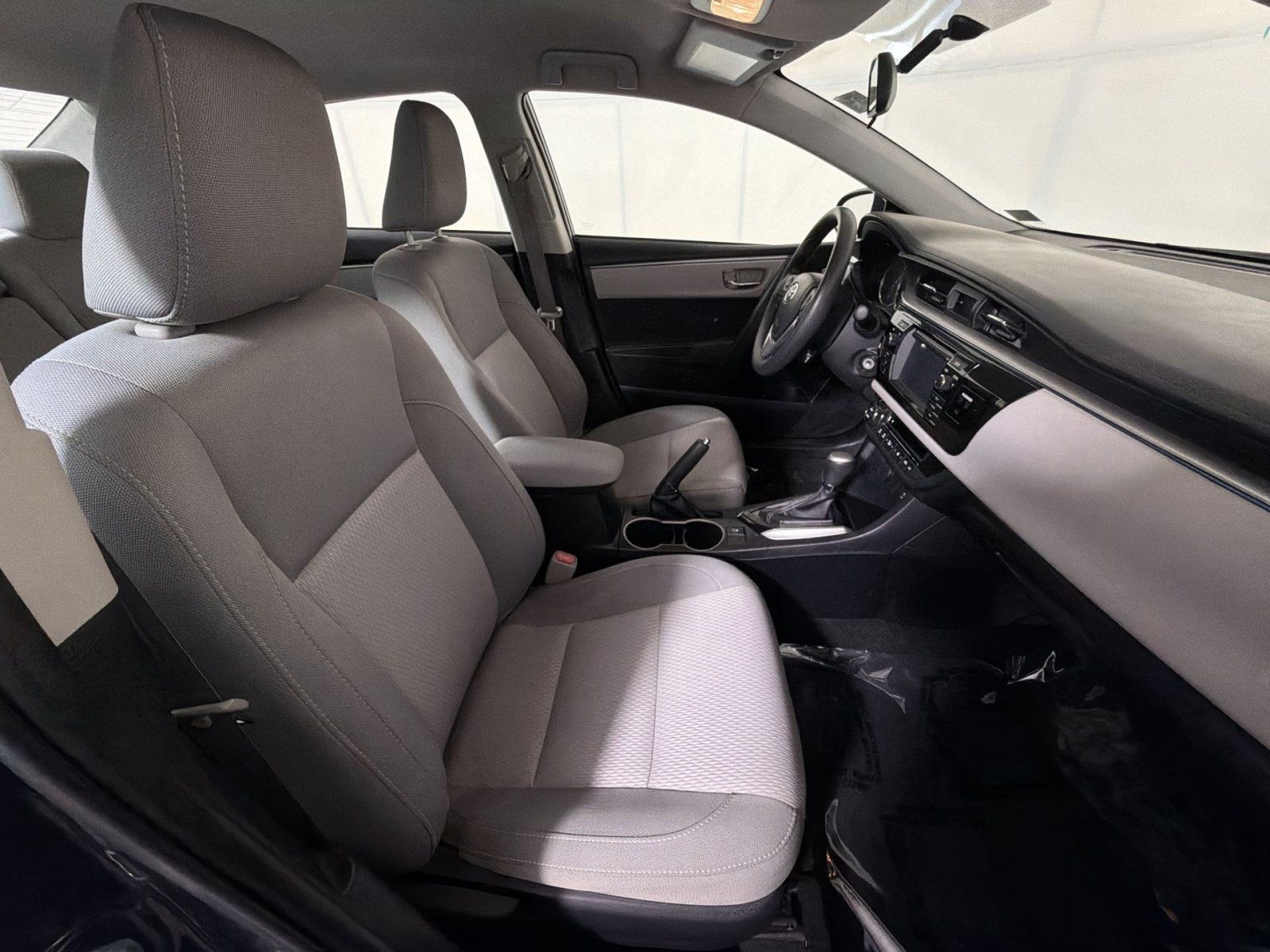 Used 2015 Toyota Corolla LE FWD image 24