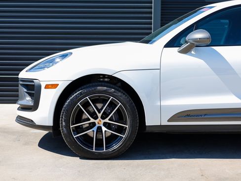 Certified 2025 Porsche Macan Turbo image 11