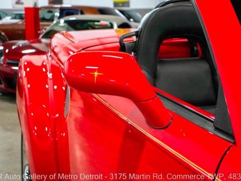 Used 2004 Chevrolet SSR w/ Preferred Equipment Group image 31