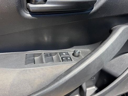 Used 2022 Toyota Corolla LE FWD image 15