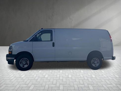 Used 2023 Chevrolet Express 2500 w/ Driver Convenience Package image 4