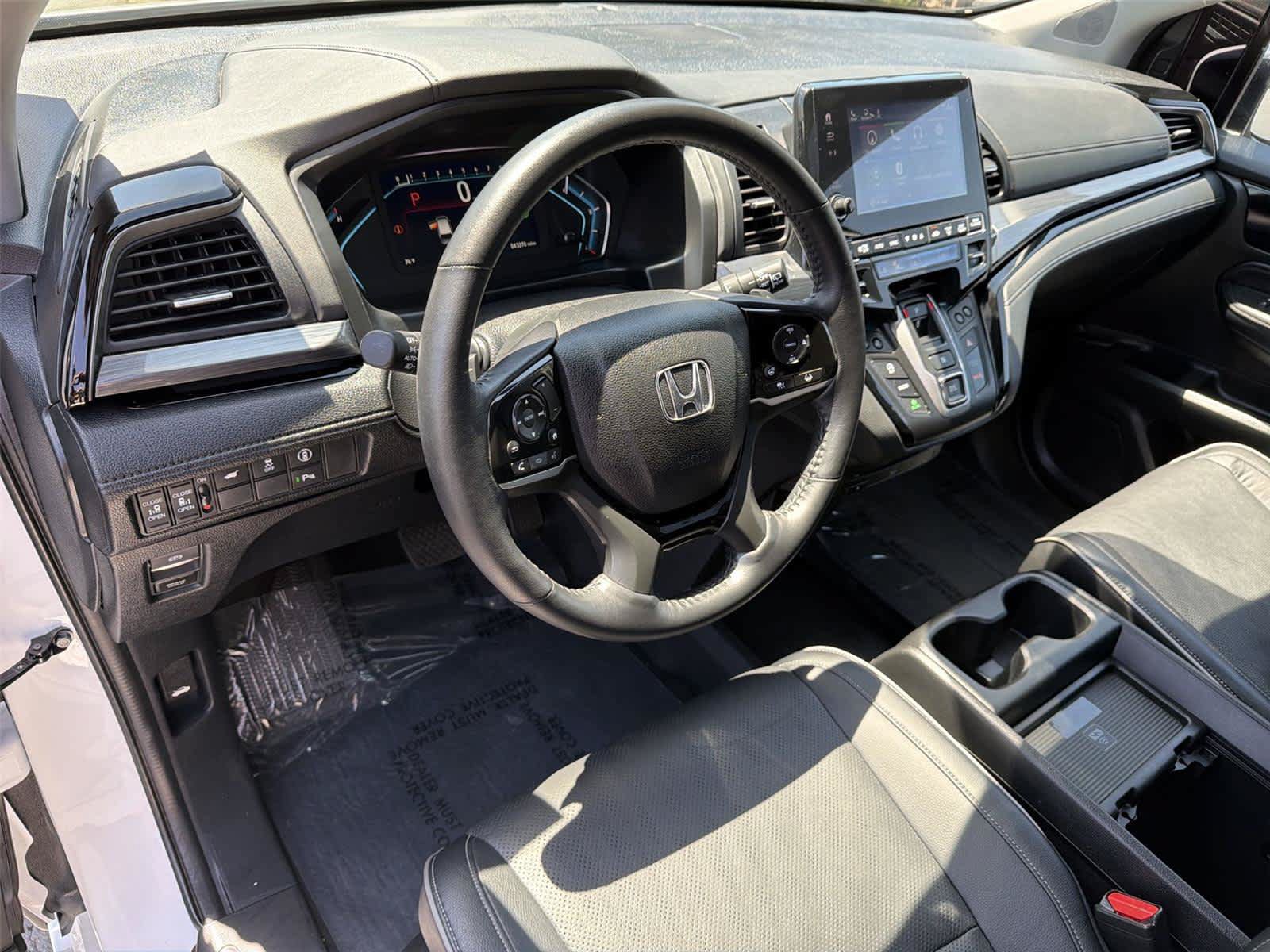 Used 2024 Honda Odyssey Elite image 2