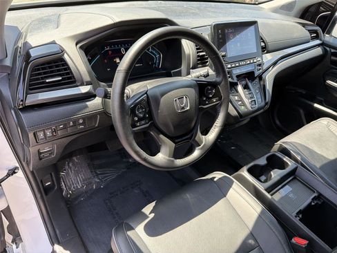 Used 2024 Honda Odyssey Elite image 2